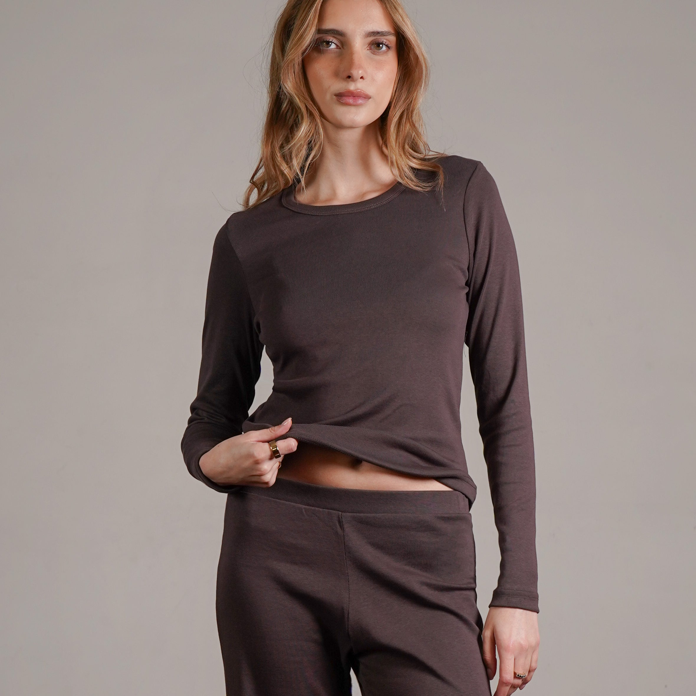 Brown Long-Sleeve Basic Tee 100% Cotton, detail view