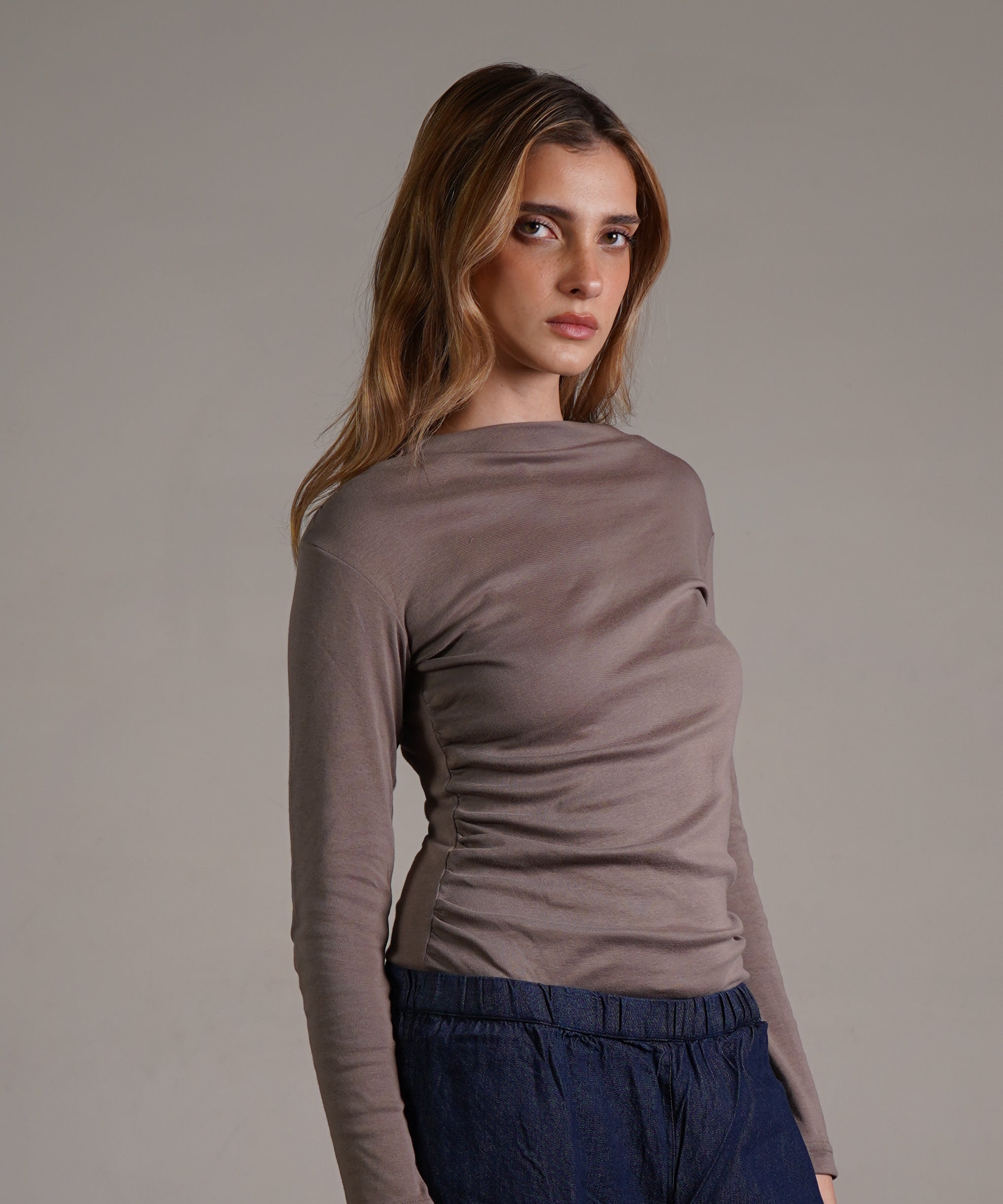 חולצה עם כיווצים 100% כותנה